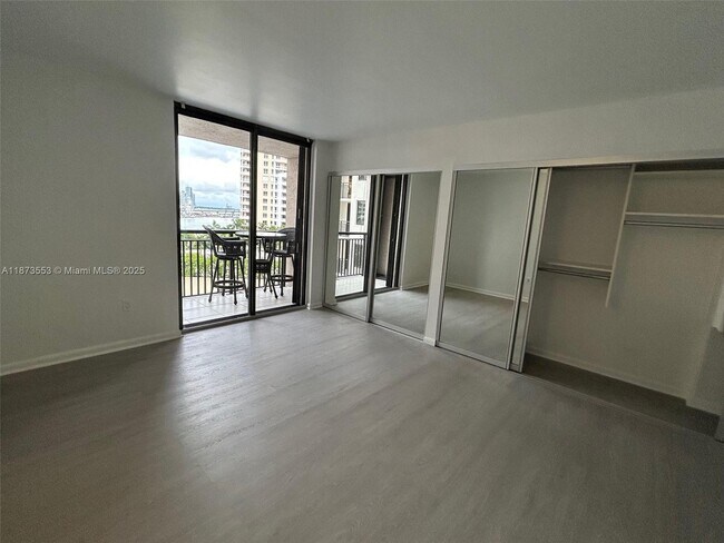 Building Photo - 540 Brickell Key Dr
