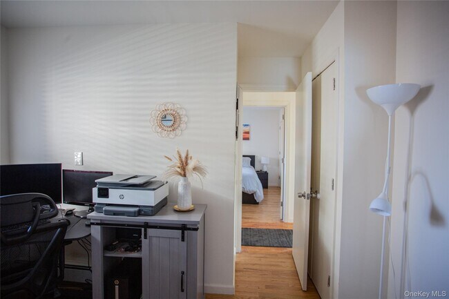 Building Photo - 765 Shore Rd