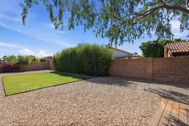 Building Photo - 507 W Nopal Ave