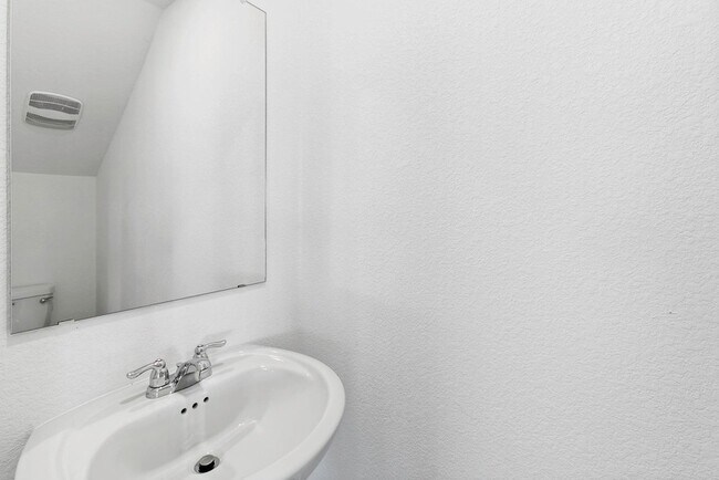 Building Photo - 331 Bugbee