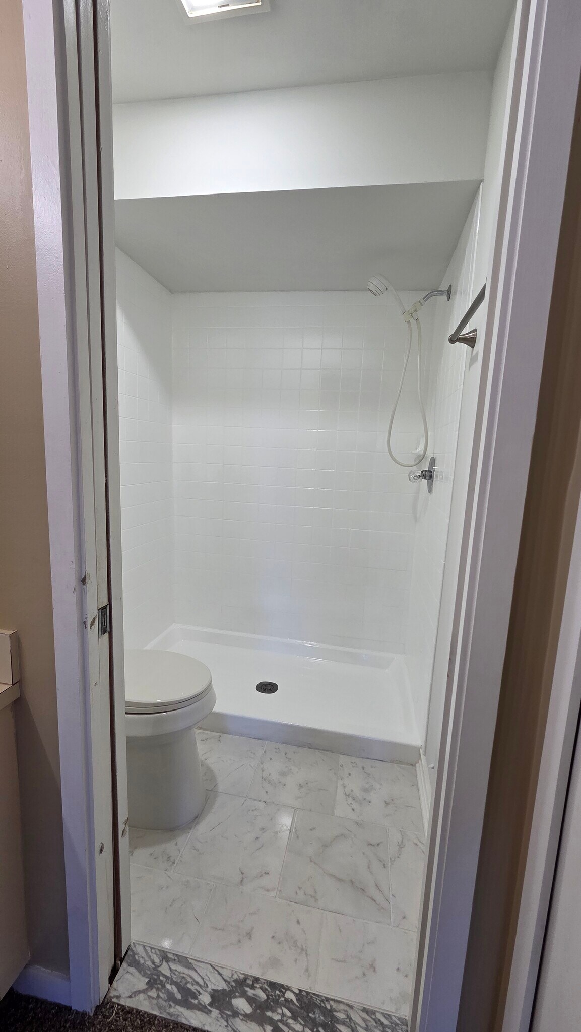 Building Photo - 653 Glasgow Ct