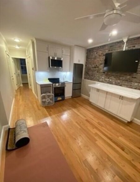 Building Photo - 33 Garden St