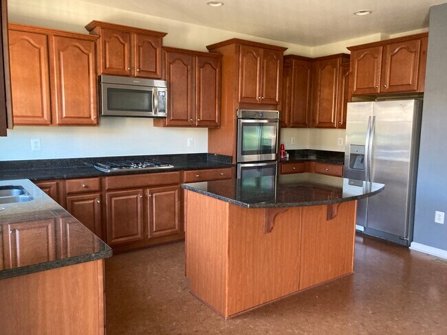 Upgraded Kitchen - 8 Lamplighter Ln