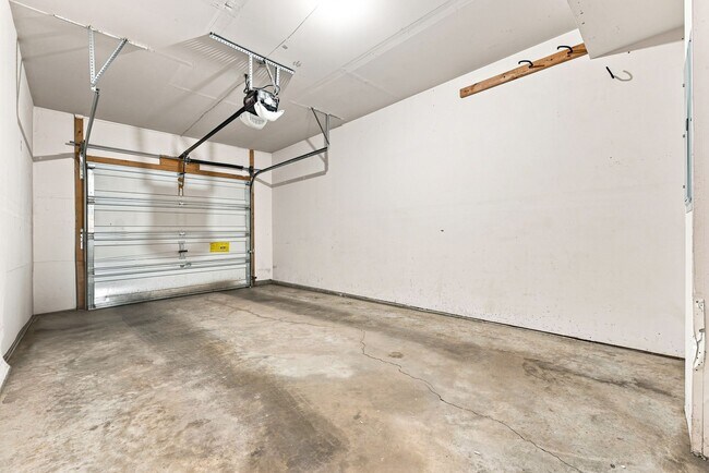 Building Photo - 5460 Allison St