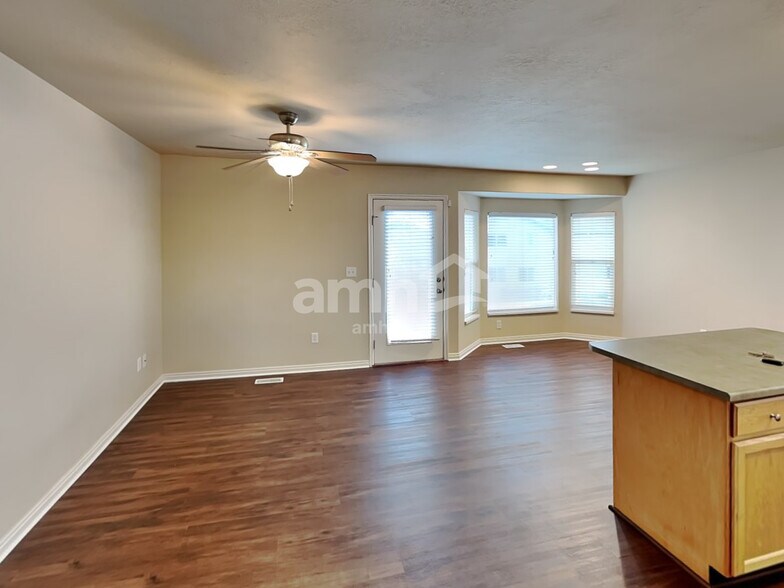 Building Photo - 917 Longleaf Dr