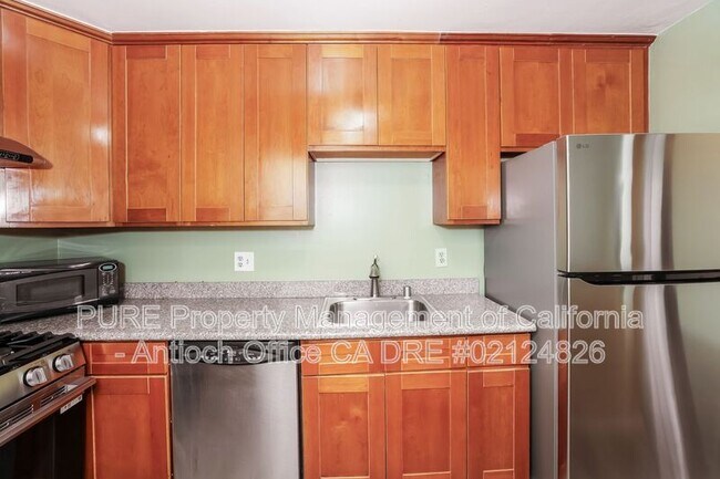 Building Photo - 2043 Sierra Rd