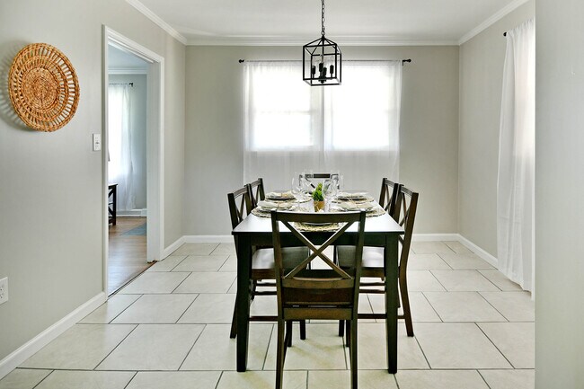 Building Photo - 3011 Manchester Cir