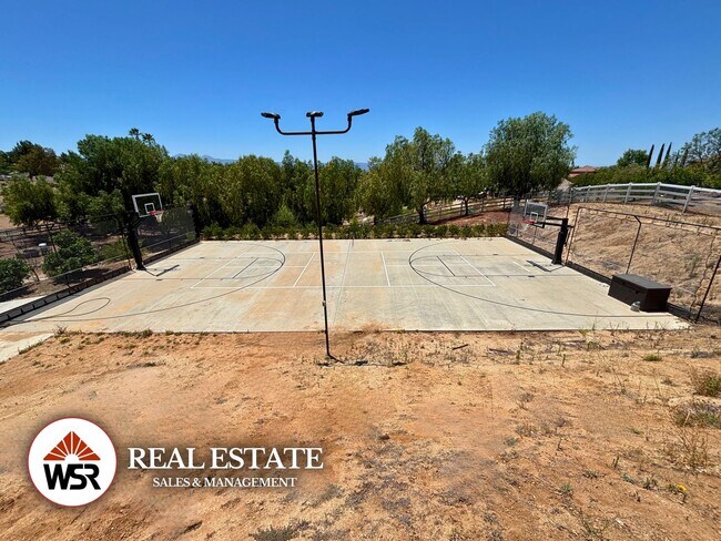 Building Photo - Beautifully upgraded LARGE home with a pool and basketball court in Mockingbird Canyon!