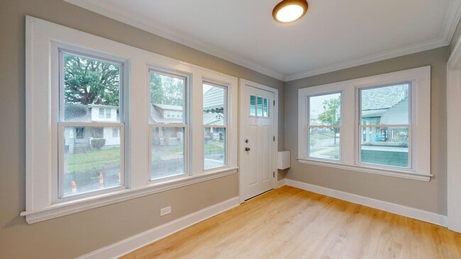 Building Photo - For August Move-In - West Blvd Area - 2 Bedroom Single Family Home