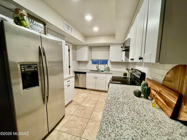 Building Photo - 2434 N Shade Tree Cir