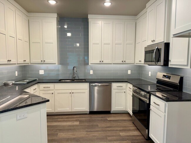 Building Photo - Brand NEW Large 1 Bed, 1 Bath in Beautiful...