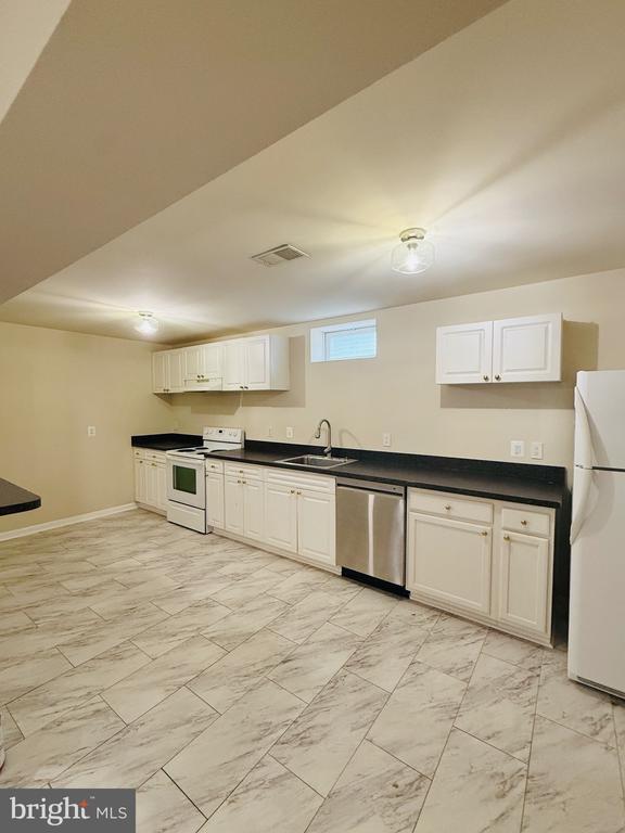 Building Photo - 2893 Myrtlewood Dr