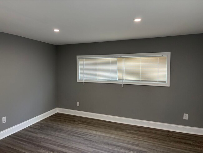 Building Photo - Fully Renovated 3BR/2BA Corner Twin Home-Move in Ready