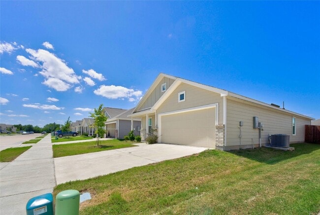 Building Photo - 320 Dewberry St