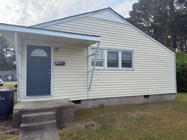 Building Photo - Nice 2 bedroom, 1 bath Duplex located in New River