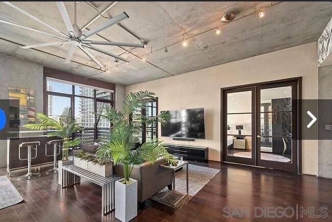 Primary Photo - 527 Tenth Ave