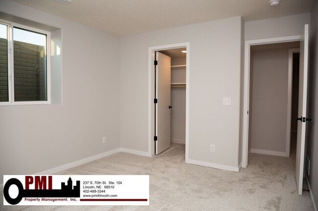 Building Photo - 5 Bedroom 3 bath, beautiful home in North ...
