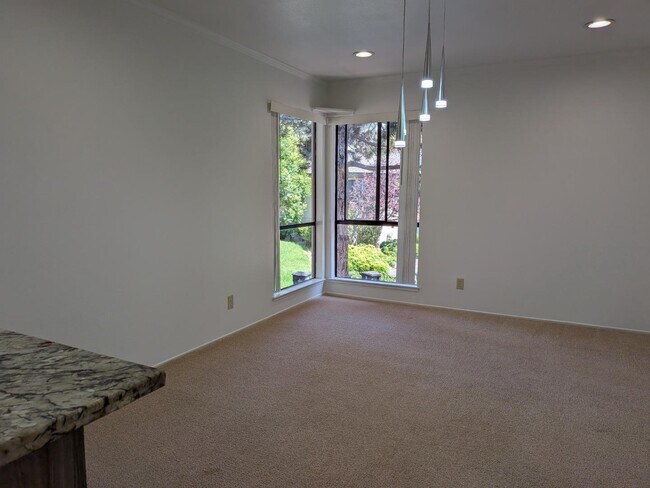 Building Photo - 217 Ada Ave