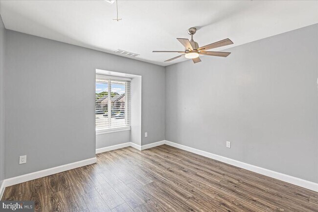 Building Photo - 148 Chelsea Cir