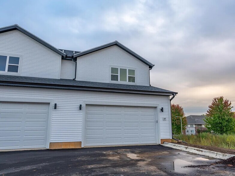 Building Photo - 115 Prairie Heights Dr