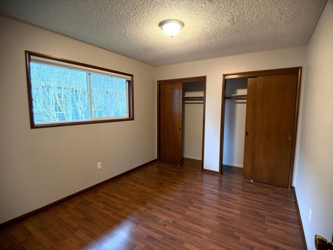 Building Photo - 615 E 22nd St