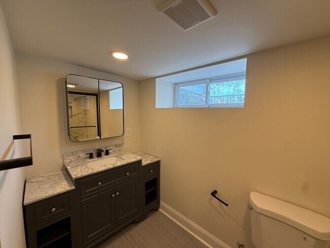 Building Photo - 1402 S 54th St