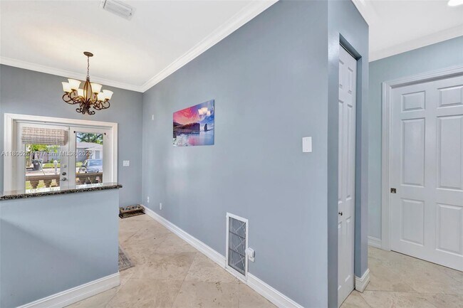 Building Photo - 853 SW 11th Ct