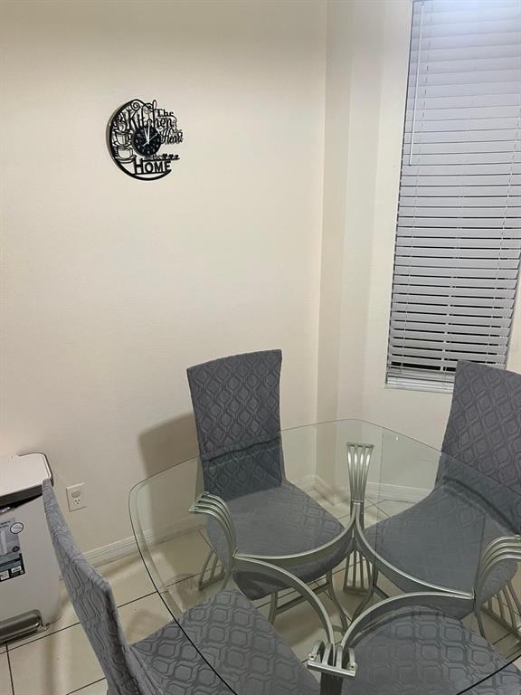 Building Photo - 1207 S Beach Cir