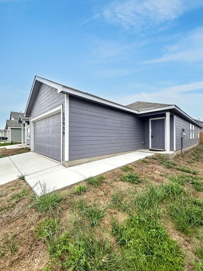 Building Photo - 3-Bedroom Home in a Quiet Neighborhood / P...