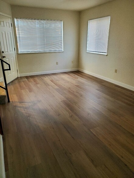 living room - New Century Townhomes
