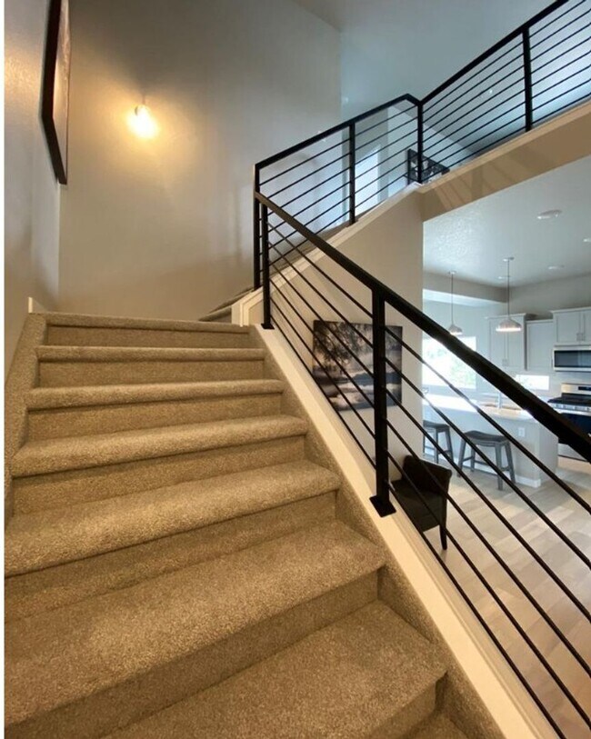 Building Photo - Flying Horse Luxury 4 Bed Townhouse with Mt. Views