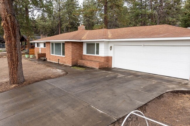 Building Photo - West Hills 4 Bdrm+, 3 Bath Mid Century - A...