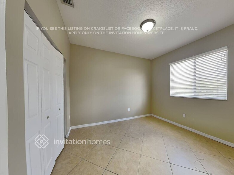 Building Photo - 5325 SW 134th Ave