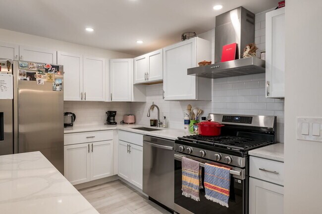 Building Photo - 2800 N Lake Shore Dr