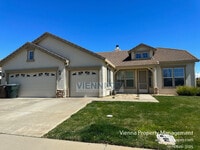 Building Photo - Gorgeous Lincoln Home in Great Neighborhood!