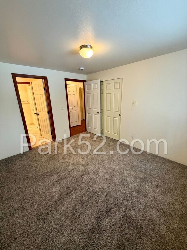 Building Photo - $250 Off First Full Month's Rent! Puyallup Area 2 Bedroom 2nd Floor Apartment