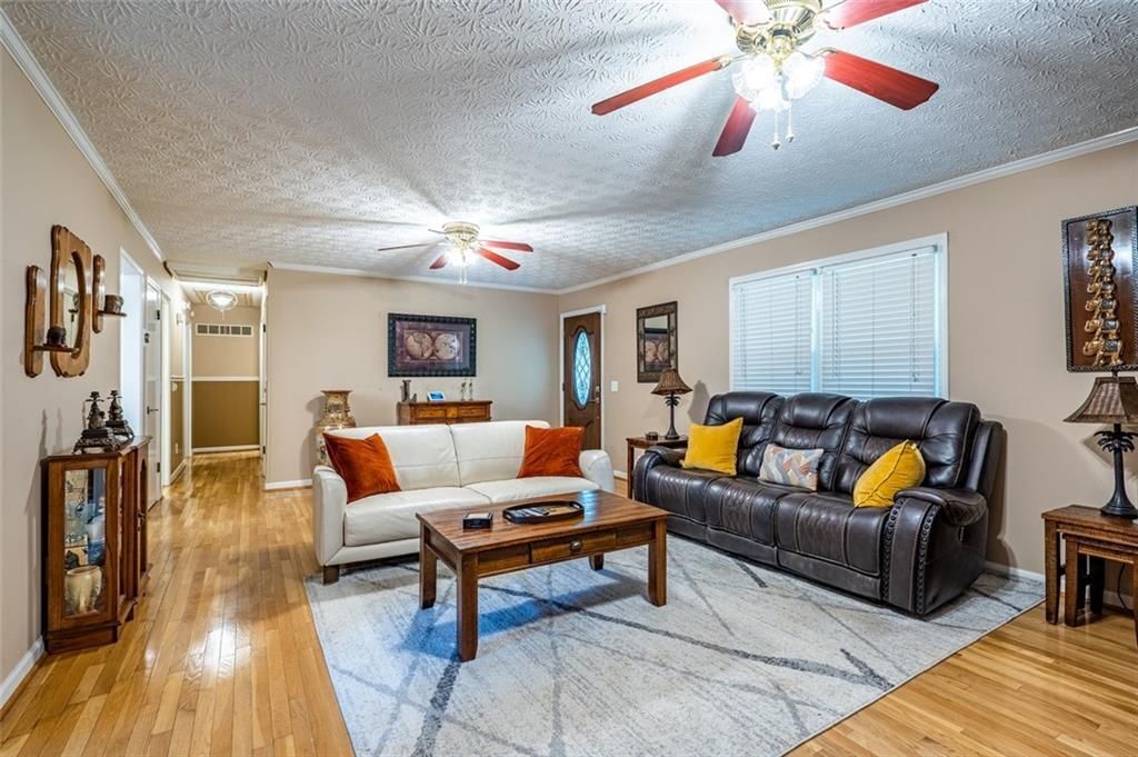 Building Photo - 465 Dobbs Rd