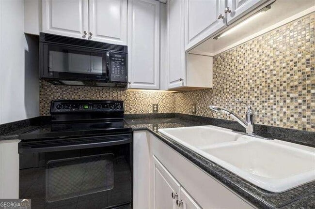 Building Photo - 195 14th St NE