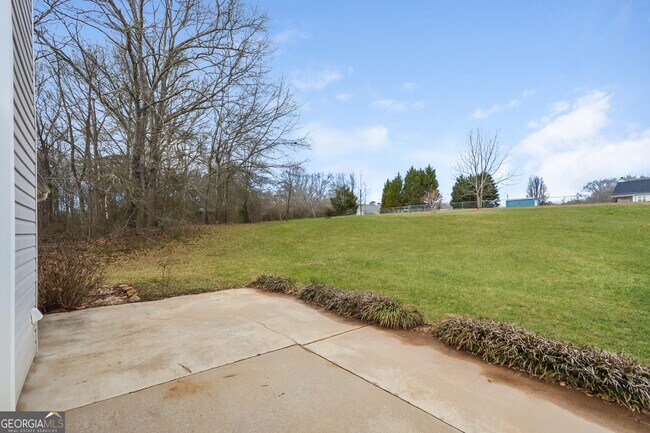 Building Photo - 1420 Saddlebrook Ct