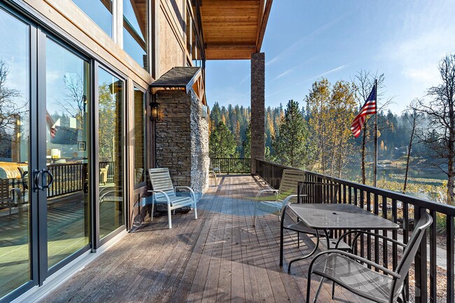 Building Photo - Stunning Luxury Hayden Lake Lodge with 5 B...