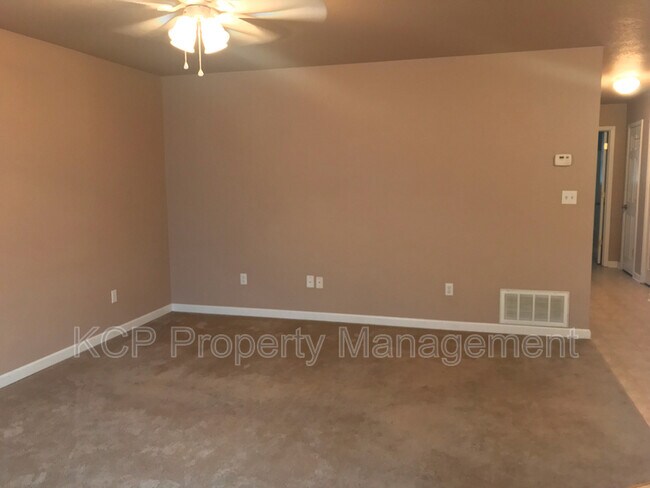 Building Photo - 811 N 48th St