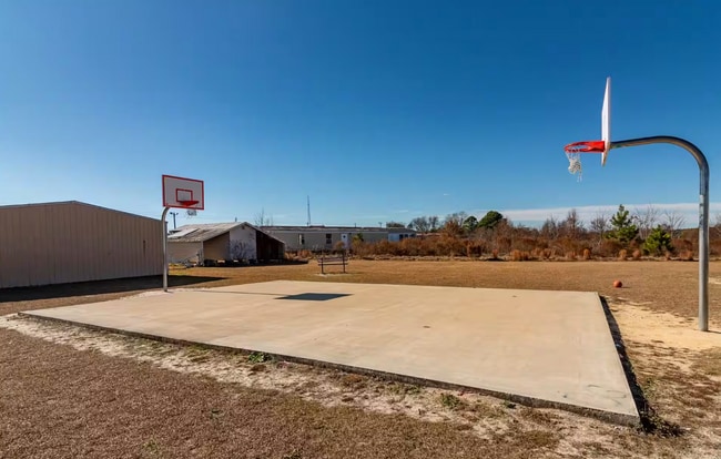 Building Photo - 1512 Thomas Dr