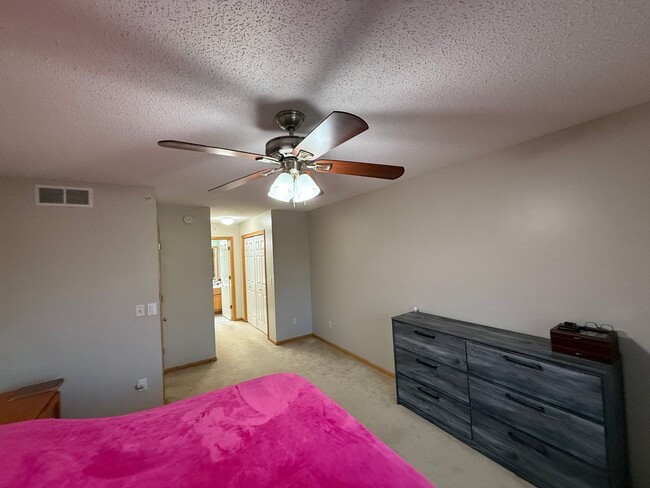 Building Photo - Beautiful 2 Bed, 2 Bath Townhome for Rent ...