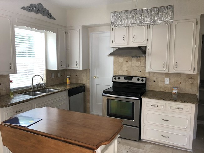 Building Photo - 1015 Harwood St