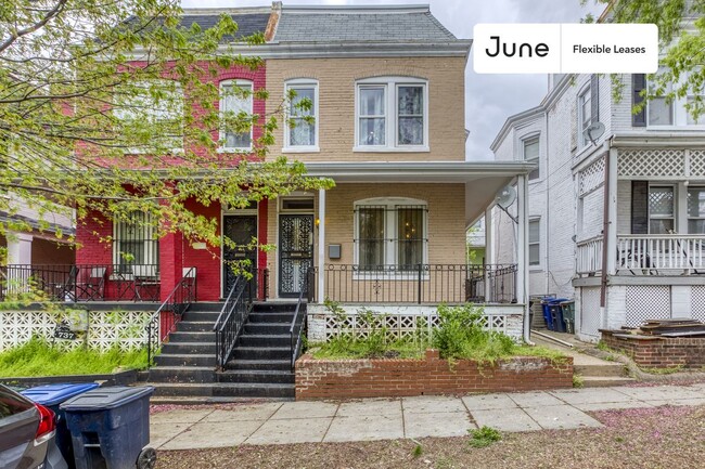 Building Photo - 735 Girard St NW