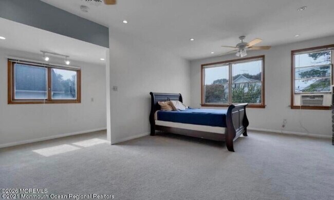 Building Photo - 313 Norwood Ave