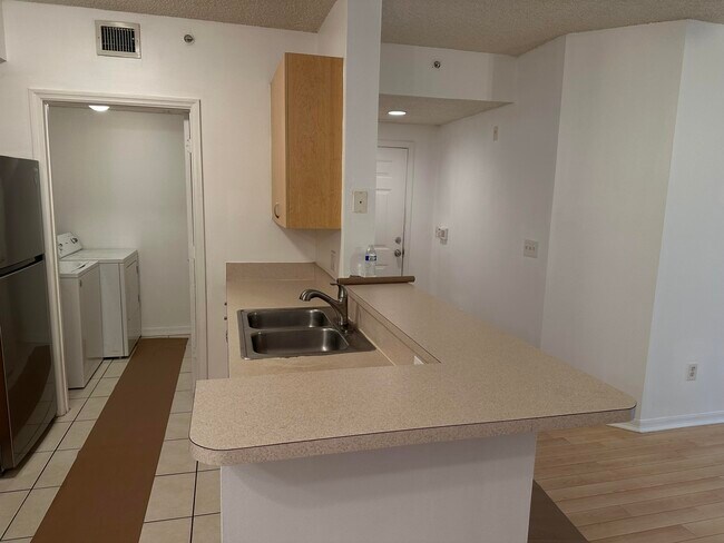 Building Photo - 5032 Lantana Rd
