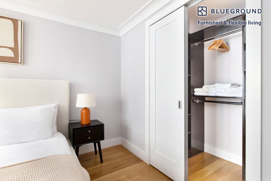 Building Photo - 50 W 97th St