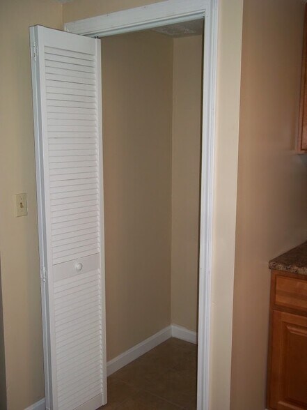 Building Photo - 33A Bridge St