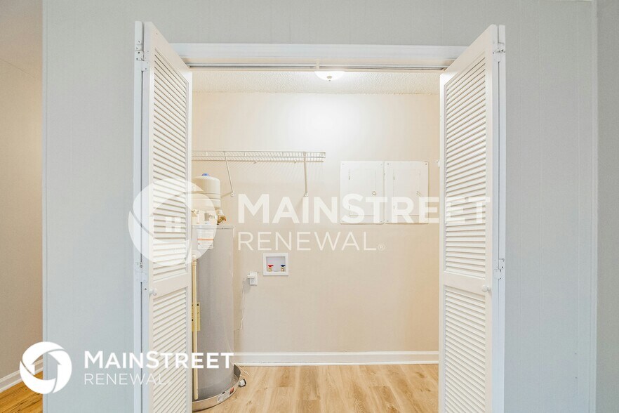 Building Photo - 4545 Kinlock Dr